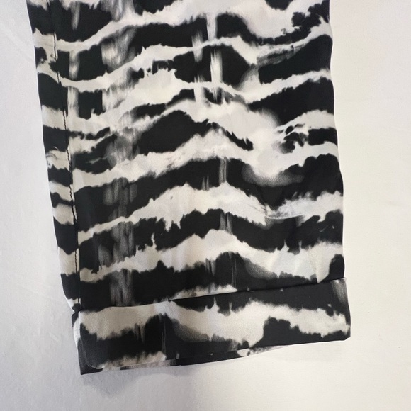 GUESS LOS ANGELES WOMEN’S PANTS  ZEBRA BLACK & WHITE PRINT. SIZE 10 CUFFED LEGS - Picture 6 of 9